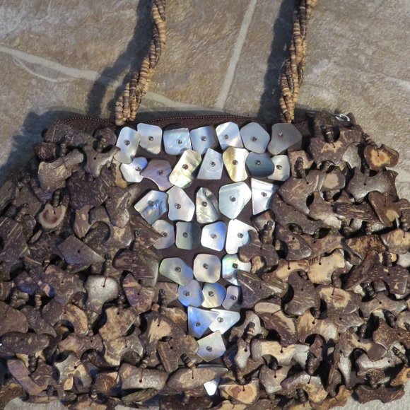 COCONUT SHELL AND ABALONE HANDBAG 16" x 11" (55J) - Picture 8 of 8